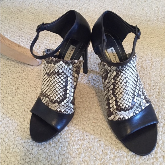 Balenciaga python heels/sandals size 38 black/mult - Picture 10 of 11